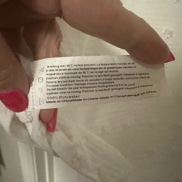 Women’s plus size 22W whittle top with ruffle cap sleeves.  Tufted polka dots. - Picture 5 of 5